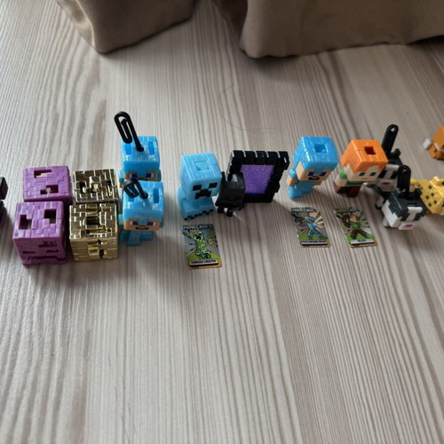 Minecraft Kinder Joy figures new with some cards