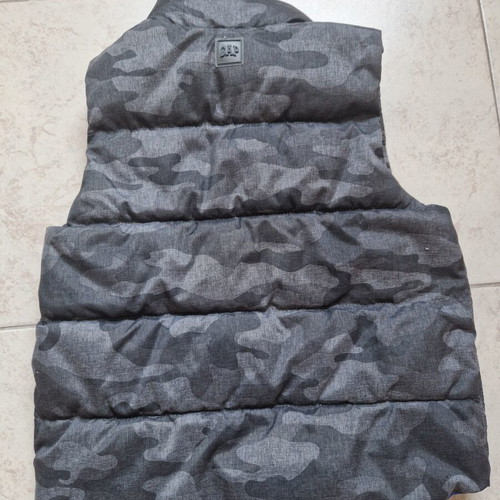 Gap puffer vest like new, size 104 cm, black and gray