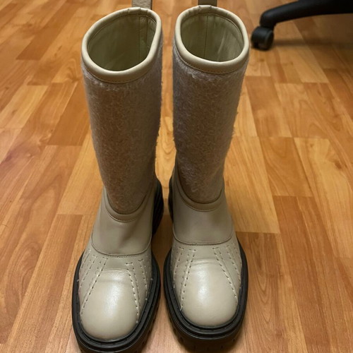 Massimo Dutti leather boots new, size 36, cream