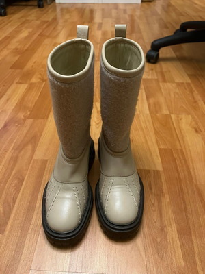 Massimo Dutti leather boots new, size 36, cream