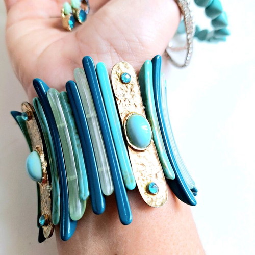 Earrings with bracelets like new, blue and green