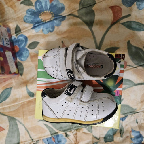 Baby shoes size 19, 2 pairs, white leather Crocodilino and beige with thick lining