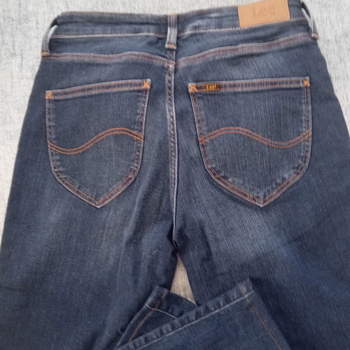 Lee jeans straight fit blue size M like new without tags