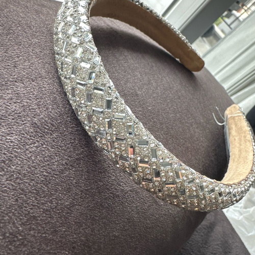 Hair accessory new, silver with tag