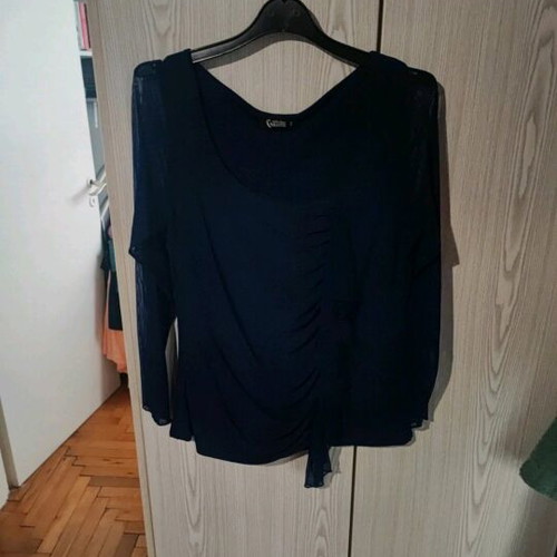 Garantie blouse blue like new, size M with transparent sleeves