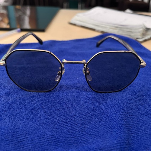 David Beckham sunglasses with astigmatism lenses 1.5 and 0.5 like new, gold