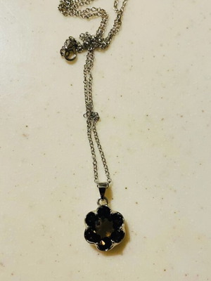 Metal pendant with flower and brown stone new, length 50cm