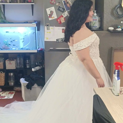 Wedding dress like new, size L, white, worn only for photo