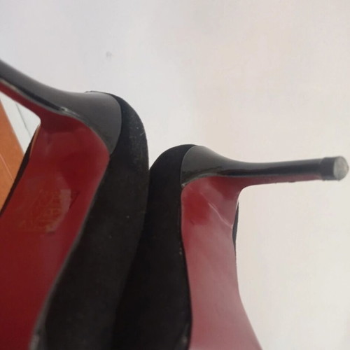 Verde suede heels size 38 like new, black and red sole
