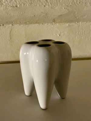 Tooth-shaped toothbrush holder unused