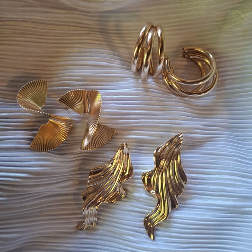 Earrings set of 3 pairs new, gold tone