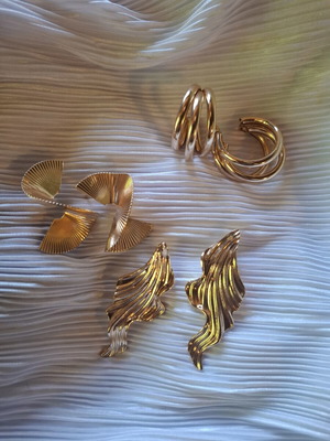 Earrings set of 3 pairs new, gold tone
