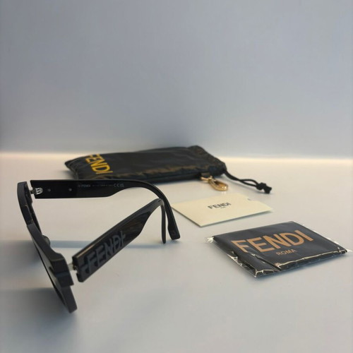 Fendi FE40078I sunglasses like new, black-navy blue