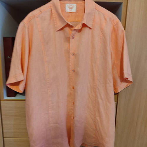Men's linen shirt with short sleeves size large like new, salmon color