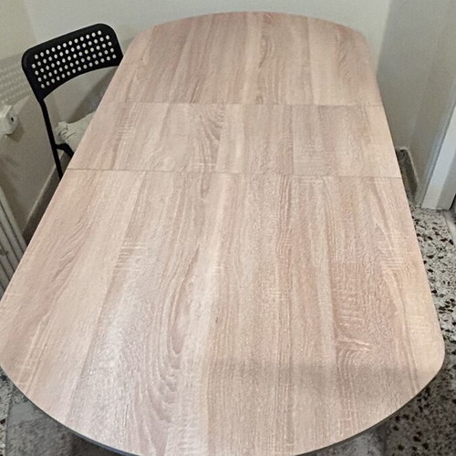 Extendable dining table with chairs like new