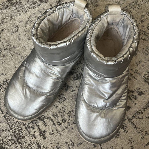 Ugg ankle boots size 39 used, silver