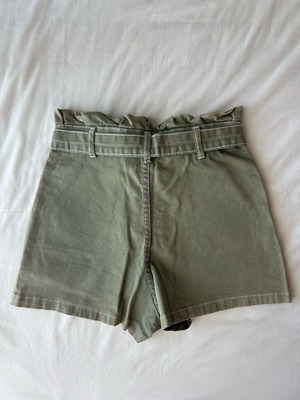 Pink Woman shorts green, size 34, like new