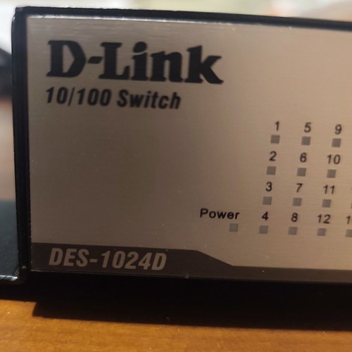 24 Port Fast Ethernet Desktop Switch Like New