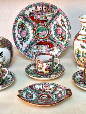 Vintage Chinese Famille Rose Medallion porcelain set used