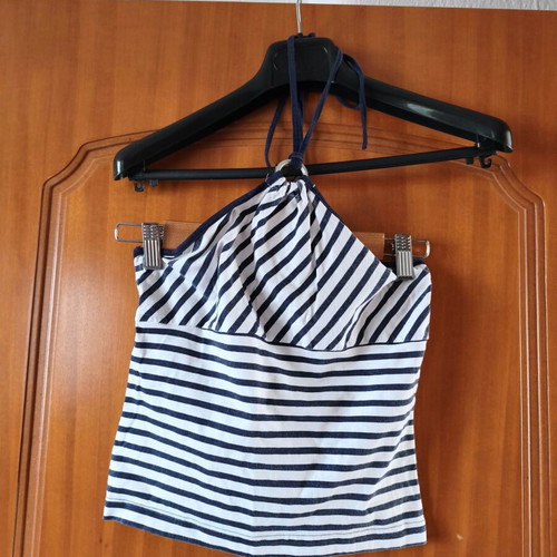 Women's blouse with ring tie back like new, size S, white and blue