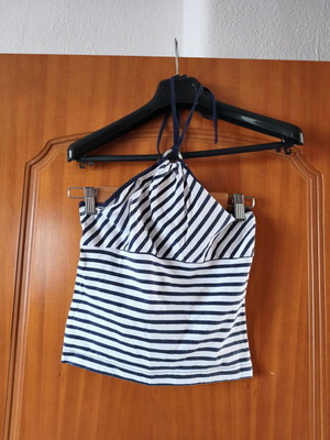 Women's blouse with ring tie back like new, size S, white and blue