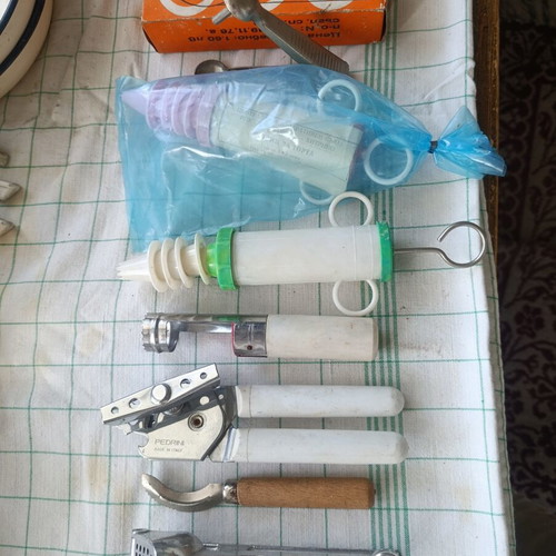Household items used, assorted kitchen tools