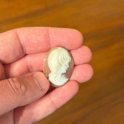 Cameo old genuine with very fine work like new