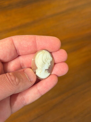 Cameo old genuine with very fine work like new