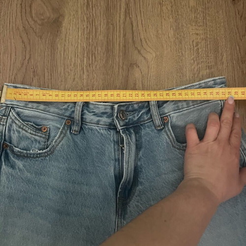 Stradivarius crop jeans like new, light color, size M