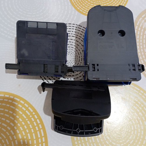 Pack of 3 hole punchers, 2 Leitz and 1 Q-connect