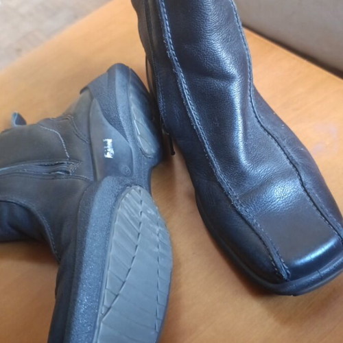 Leather ankle boots size 36 black like new by Ecco