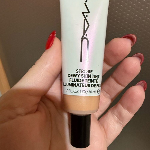 Mac Strobe Dewy Skin Tint Light 3 new