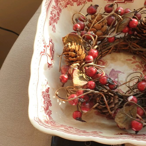 Christmas wreaths like new, pack of 2, natural wood and pine cones