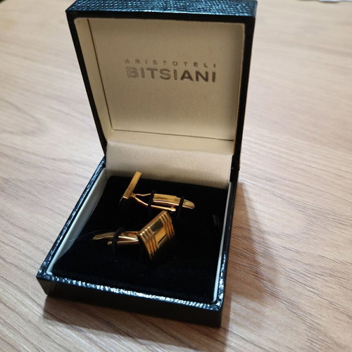 Bitsiani gold cufflinks like new