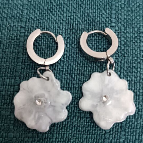 Handmade earrings white flower resin uv with steel hoops
