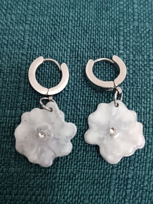 Handmade earrings white flower resin uv with steel hoops