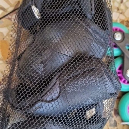 Firefly rollers 33-36 with protective set and helmet, like new