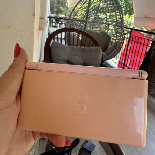Nintendo DS used with 5 game cartridges and charger