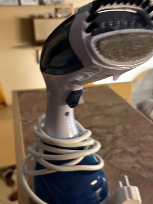 Steam iron like new for vertical steaming