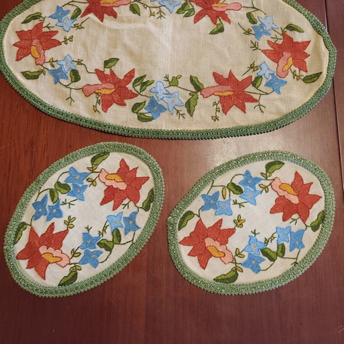 Handmade old table linen set used, 30x50 and 18x25 cm