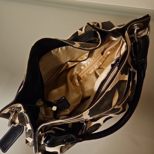 Hunter shoulder bag with giraffe print used