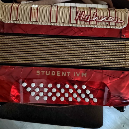Hohner Vintage Student IVM Accordion like new with original case