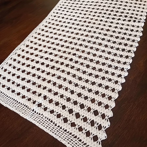 Crochet table linens set of 3, like new, ecru cotton yarn