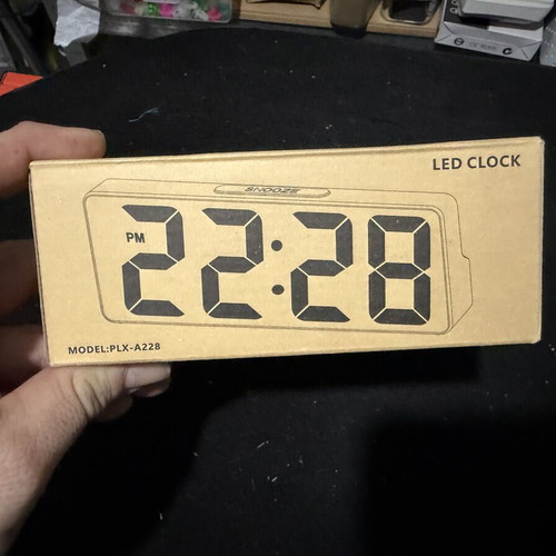 Digital LED alarm clock with USB power
