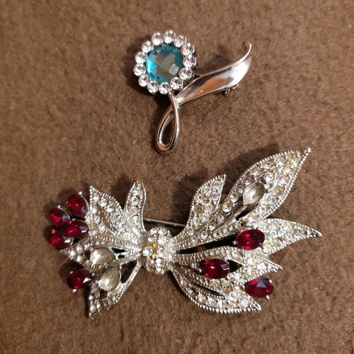 Pins new, pack of 2, impressive