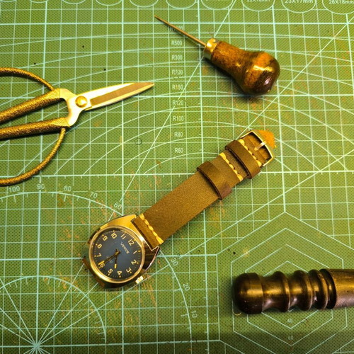 Handmade leather watch strap, custom colors, 18-28mm