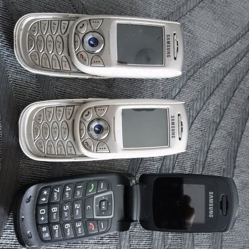 Samsung vintage cell phones used, pack of 3 for repair