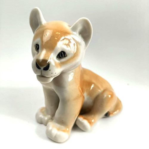 Lomonosov porcelain lion cub figure like new