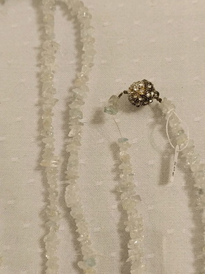 Κολιέ Σελενίτης καινούργιο με ασημένιο κούμπωμα ασφαλείας