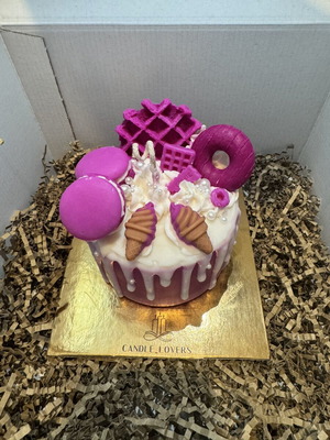 Cake-shaped candle new with customizable scent